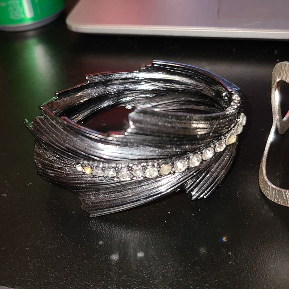 Bracelets - Picture 2 of 3